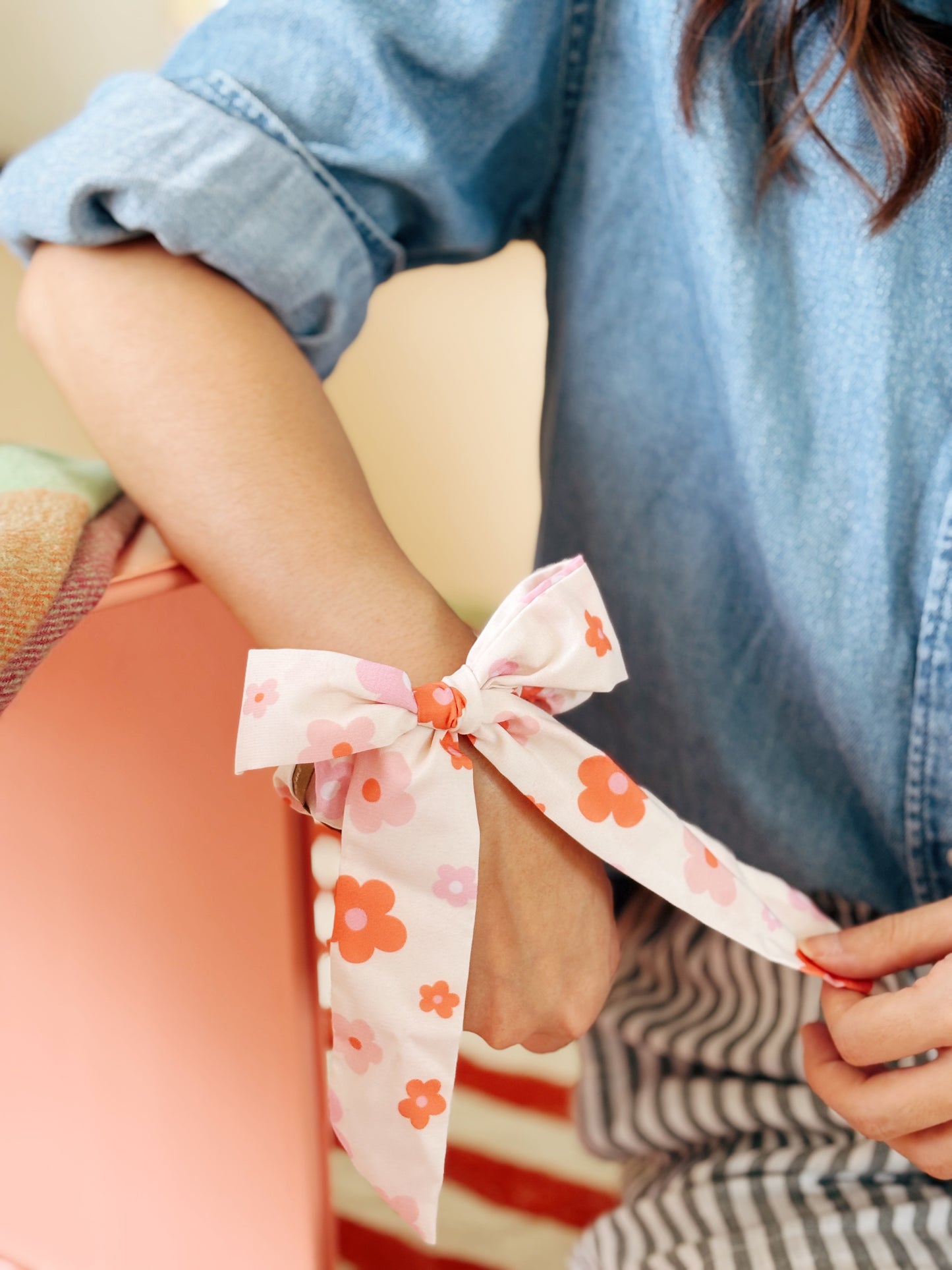 Daisy Daze Bow Scrunchie