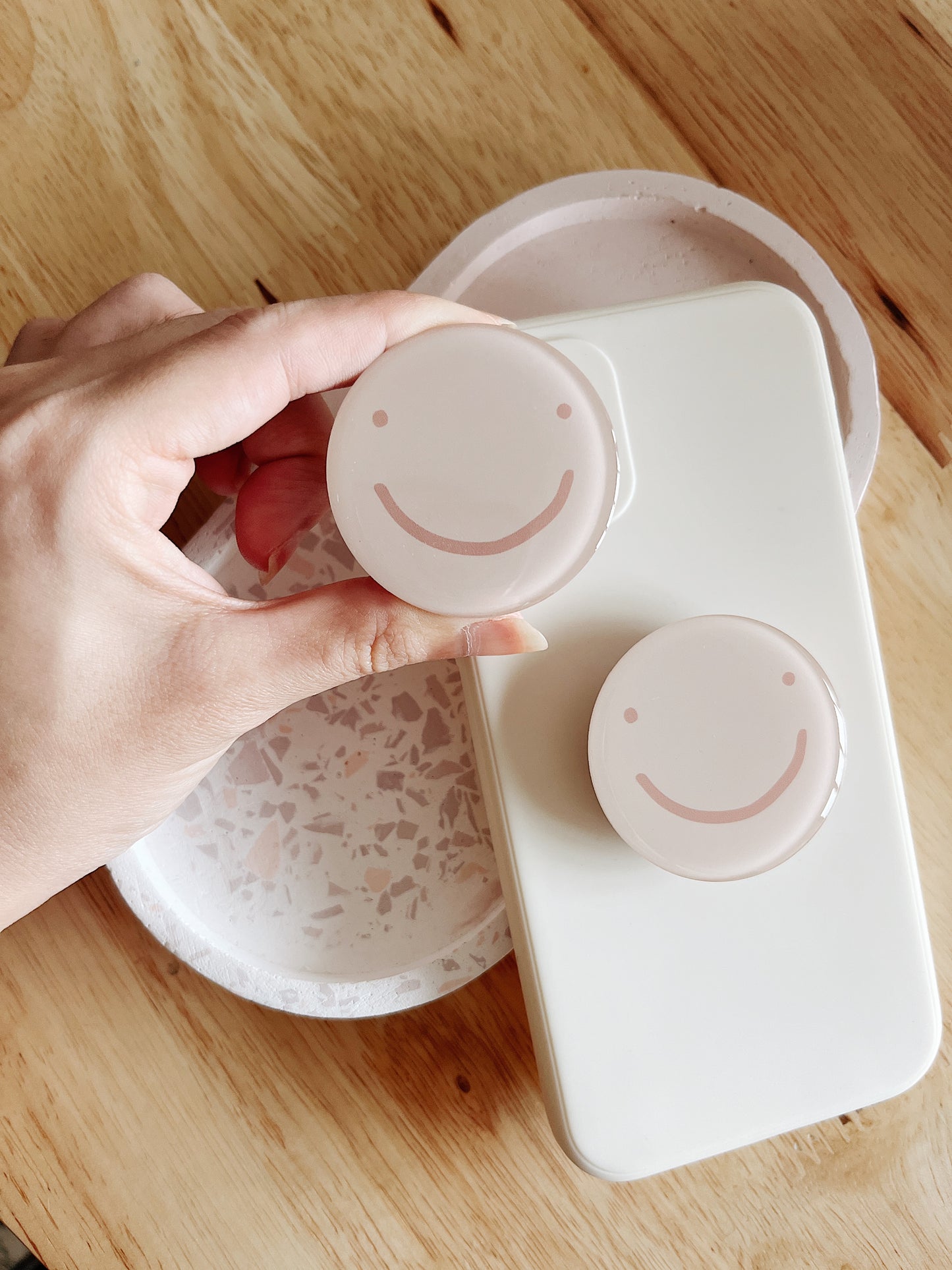 Smiley Phone Grippie (Beige)